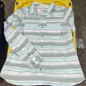 Columbia Omni shade button up